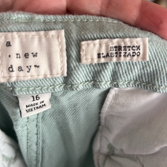 Wide Leg Cropped Pants - Picture 3 of 4